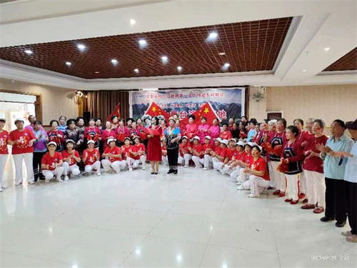 兴义文旅民族团队 文艺汇演庆双节，民族交流谱新篇